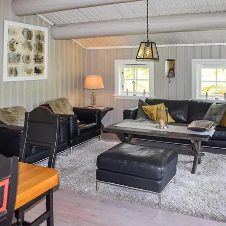 4 Bedroom In 헴세달